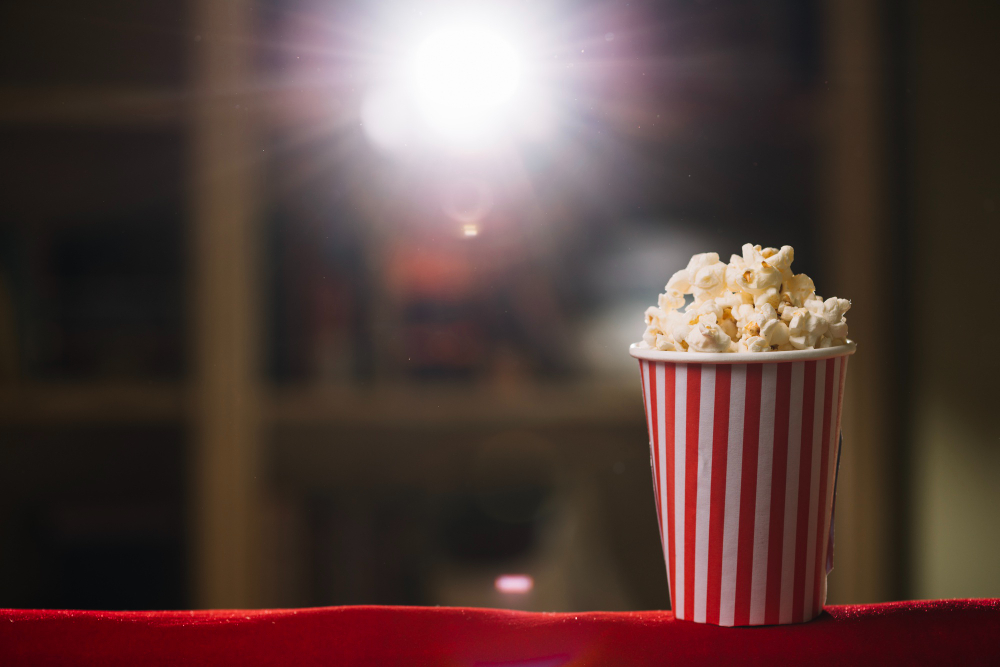 Projetor para Ver Filme: Como usar? 4 cinema pipoca