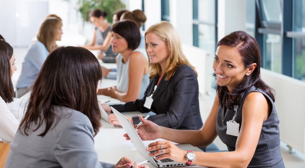 Quais são as melhores práticas para feedbacks no ambiente de trabalho? 2 Mercado de trabalho 2